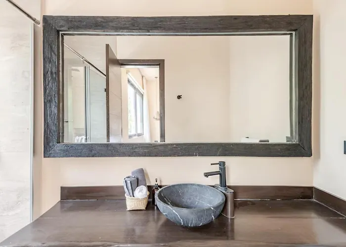 Enchanting 4br Villaδ Pool& Rooftopδprime Location