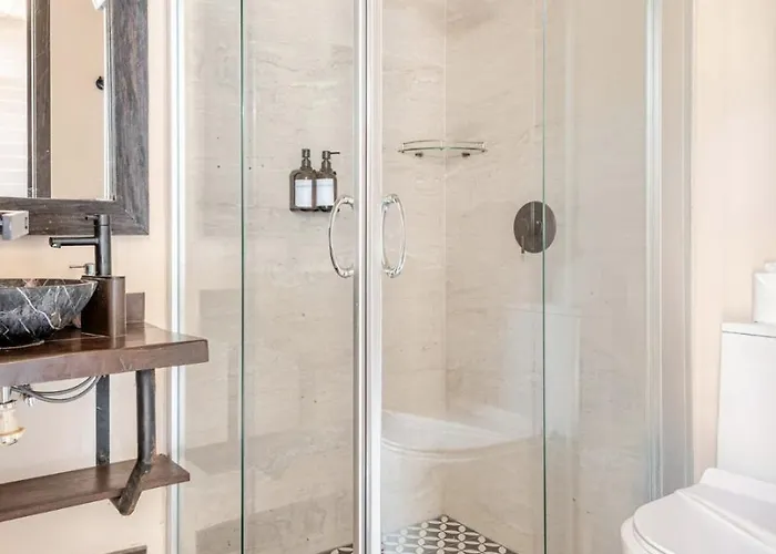 Enchanting 4br Villaδ Pool& Rooftopδprime Location Villa